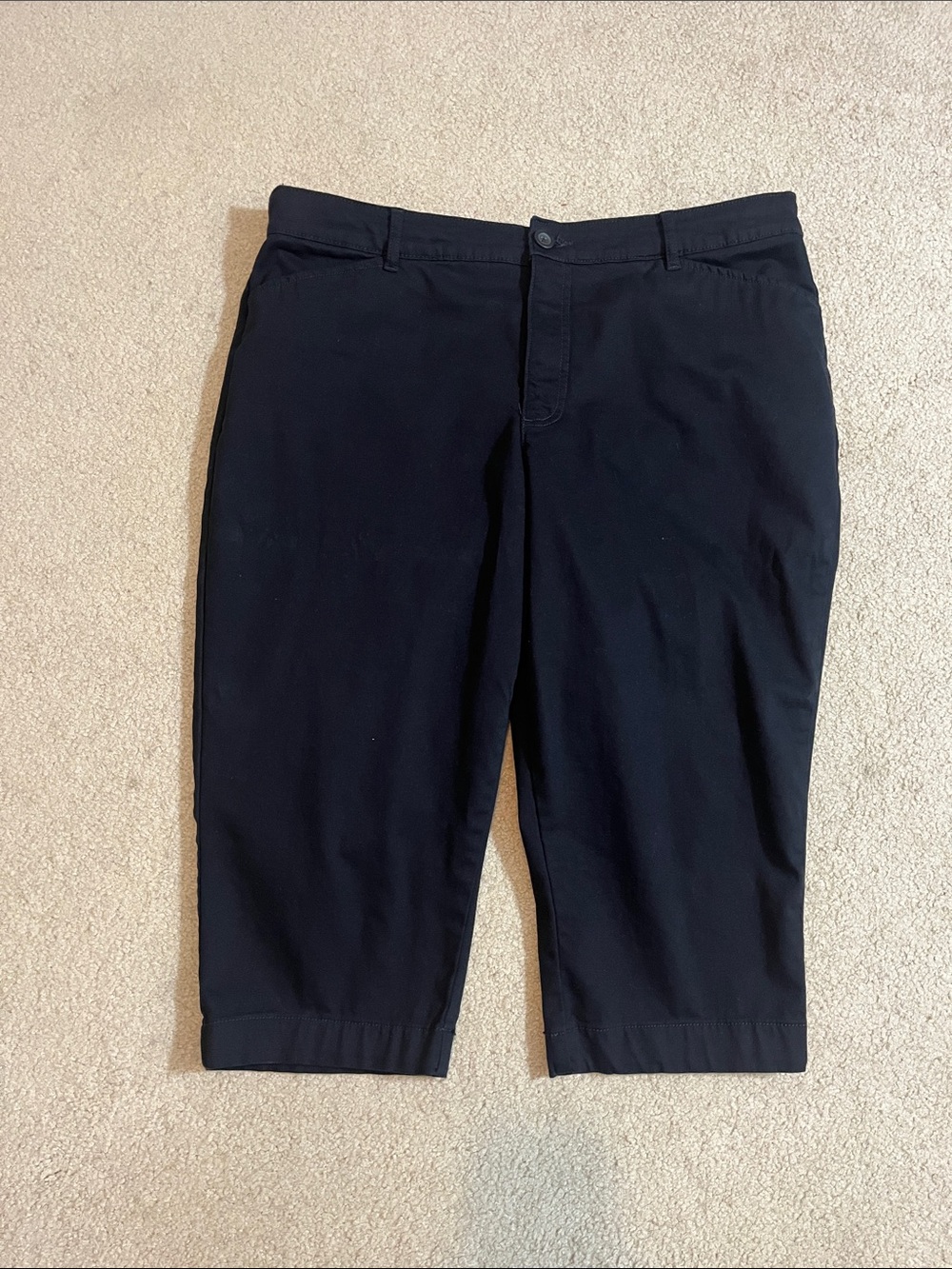 St. John's Bay Black Capris size 16, EUC